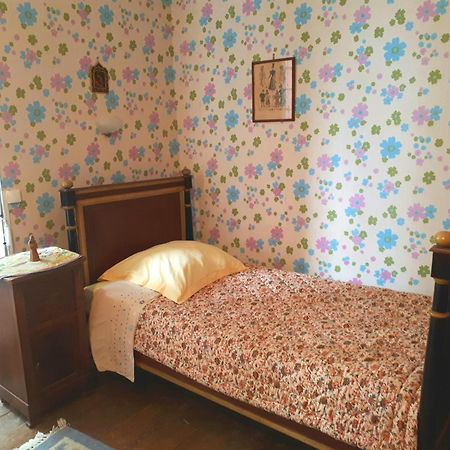 Bed and Breakfast La Cure Du Maine Charles Birac  Esterno foto