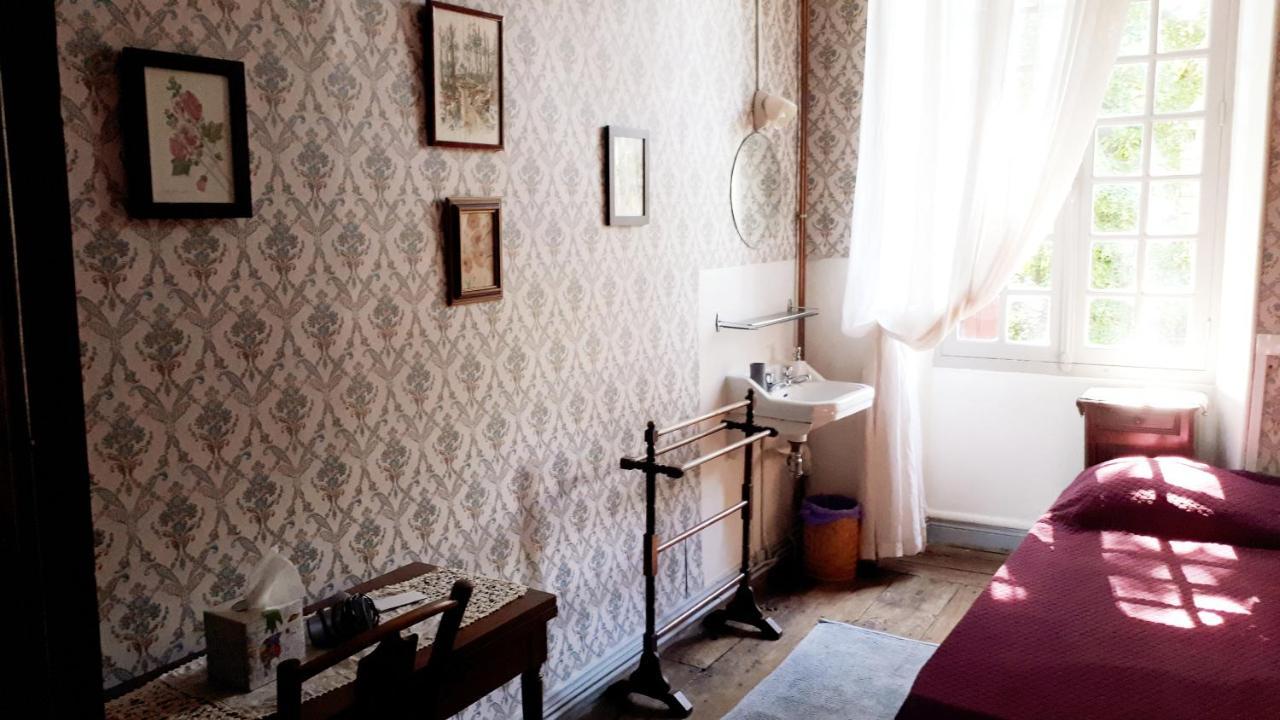 Bed and Breakfast La Cure Du Maine Charles Birac  Esterno foto