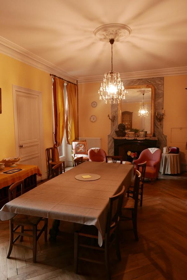 Bed and Breakfast La Cure Du Maine Charles Birac  Esterno foto
