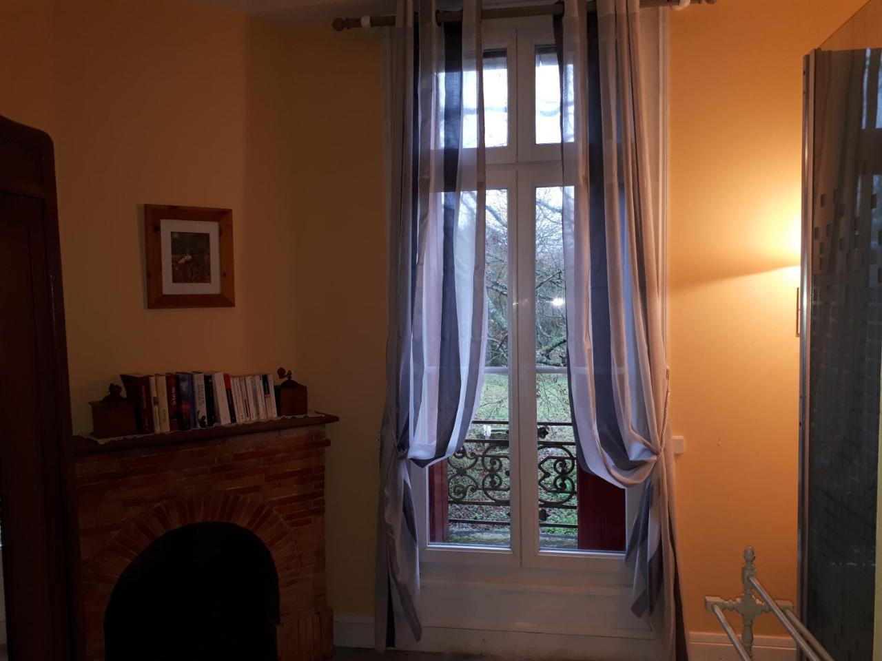 Bed and Breakfast La Cure Du Maine Charles Birac  Esterno foto